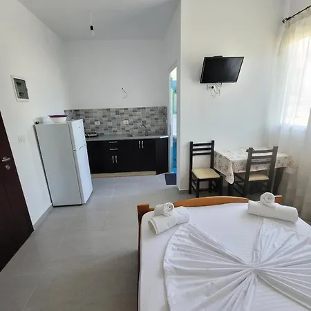 Celo Apartaments Guest house Ksamil